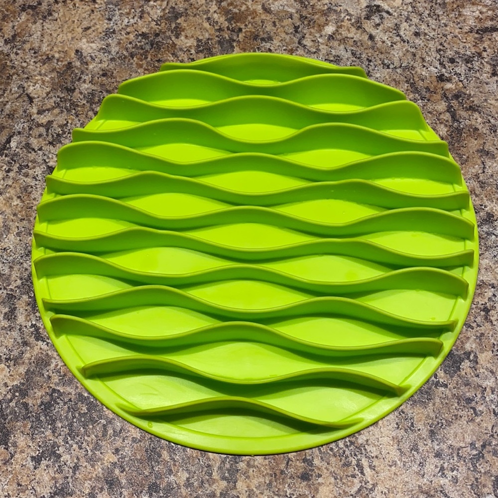 Slow feeder for dogs